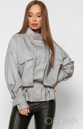 Женская демисезонная куртка-ветровка из светоотражающей ткани (размер 46)
Модель. . фото 1