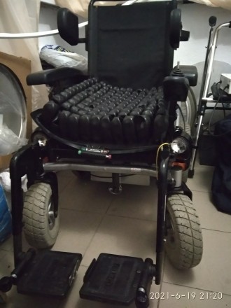 Кресла-коляски с электроприводом 

Инвалидное кресло-коляска, оснащено электро. . фото 2