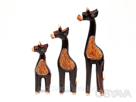 Набор из трех деревянных статуэток жирафов, ручная работа. Индонезия. . фото 1