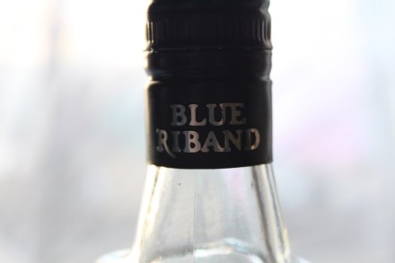 Пустая Стеклянная Бутылка «Blue Riband Gin» 0,75 L

• Объем: . . фото 9