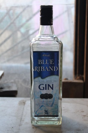 Пустая Стеклянная Бутылка «Blue Riband Gin» 0,75 L

• Объем: . . фото 3