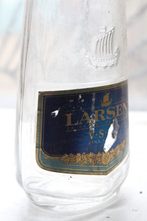Пустая Стеклянная Бутылка «Larsen V.S.O.P. Fine Cognac» 1 L

&bull. . фото 5