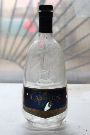 Пустая Стеклянная Бутылка «Larsen V.S.O.P. Fine Cognac» 1 L

&bull. . фото 2