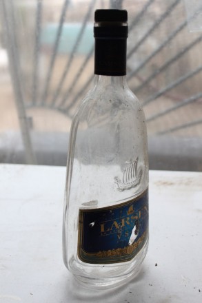 Пустая Стеклянная Бутылка «Larsen V.S.O.P. Fine Cognac» 1 L

&bull. . фото 4
