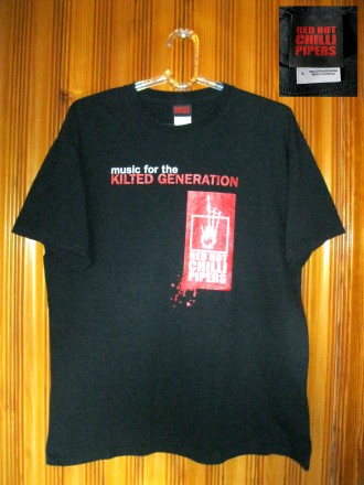 Предлагаю комплект оригинальных футболок с логотипом ансамблей Helloween, Red Ho. . фото 2