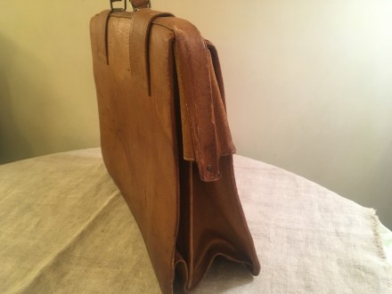 Винтажный кожаный портфель.
В очень хорошем состоянии.
Высота-33 см
Ширина-45. . фото 11