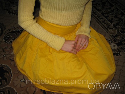  Женская юбка коттоновая б/у желтого цвета, однотонная. Сбоку застегивается на п. . фото 1