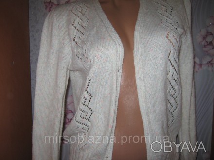  Женская кофта б/у, машинная вязка, с длинным рукавом, цвет - белый с розоватой . . фото 1