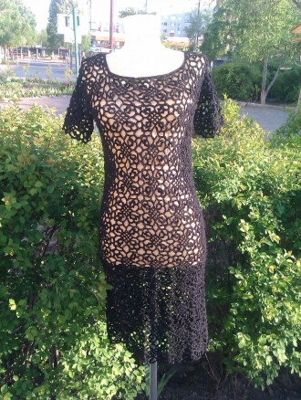 Вязаное черное вечернее платье из королевских мотивов (цвет и размер подклада вы. . фото 2