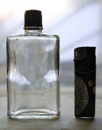 Стеклянный Пузырек из под Одеколона "200 ml"

Пузырек 90-х годов с з. . фото 4