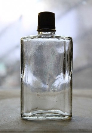 Стеклянный Пузырек из под Одеколона "200 ml"

Пузырек 90-х годов с з. . фото 2