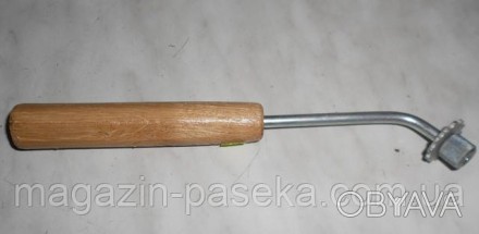 Каток комбинированый со шпоркой предназначен для наващивания вощины на рамки.
. . фото 1