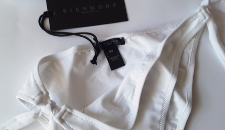Мегастильный купальник белого цвета от всемирноизвестного бренда Richmond , 44 р. . фото 4