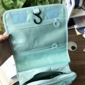 Вместительная подвесная сумочка-органайзер для набора косметики Премиум качества. . фото 7