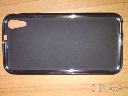 Чехол накладка HTC Desire 830 бампер панель черная
 
Черная силиконовая накладка. . фото 1