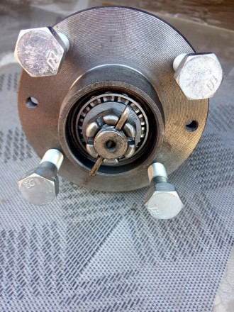 Ступица для прицепа под жигулевское колесо со шплинтом.

Выход вала 90-100 мм
. . фото 2