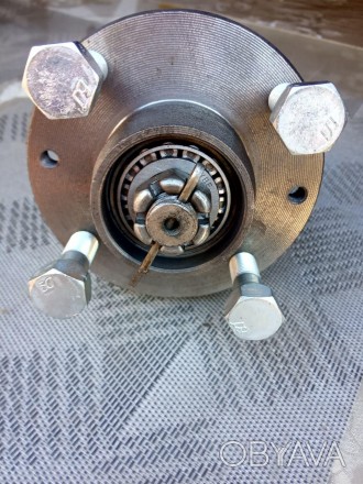 Ступица для прицепа под жигулевское колесо со шплинтом.

Выход вала 90-100 мм
. . фото 1
