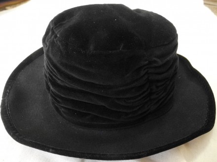 Дамская черная фетровая шляпа с полями
Размер 57

Сделана в Англии! Производи. . фото 2