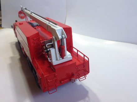 Модель пожарного МАЗ-Ураган.От ссср осталась только кабина и колёса. Остальное в. . фото 7