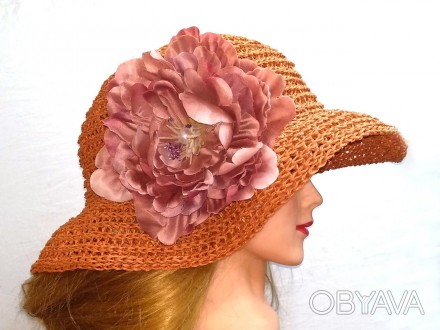 Летняя шляпка с широкими полями и цветочной композицией ?
– это легкий головной . . фото 1