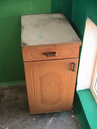 Кухонная тумбочка на одну дверьку с двумя полками и одна шухлядка. Смотрите фото. . фото 5