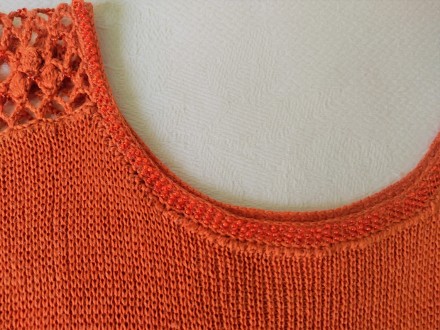 Вязаное оранжевое нежное платье с ажурной отделкой по верху и по низу платья, в . . фото 6