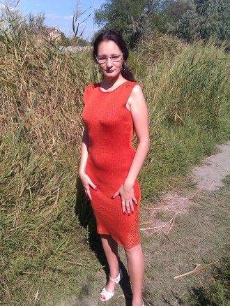 Вязаное оранжевое нежное платье с ажурной отделкой по верху и по низу платья, в . . фото 5