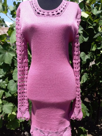 Вязаное розовое нежное платье с ажурной отделкой по верху и по низу платья и на . . фото 4